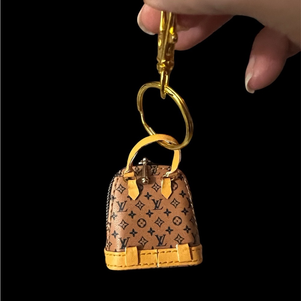 Inspired Monogram Key Holder - Picture 2 of 4